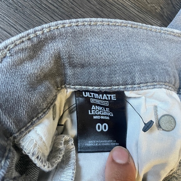 EXPRESS ULTIMATE STRETCH SKINNY JEANS WITH RIPS - GREY SIZE 00 - Picture 4 of 4